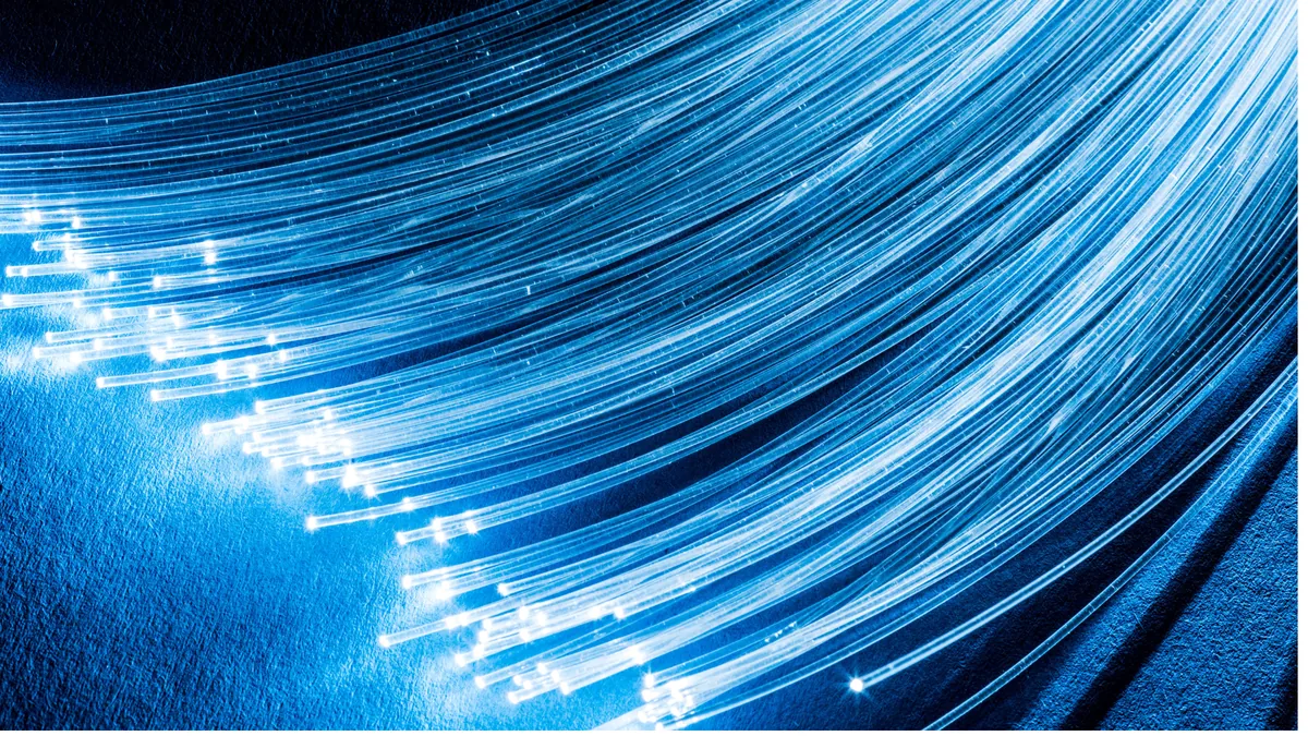 Hollow core fiber networking test used for China AI infrastructure bandwidth report