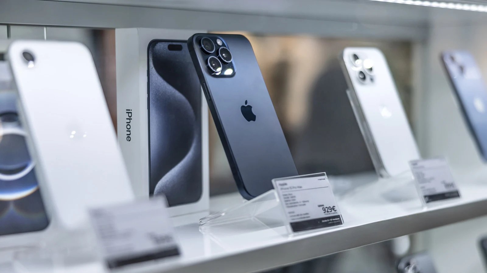 Foldable iPhone One Color Rumor Makes Apple First Fold Look More Controlled