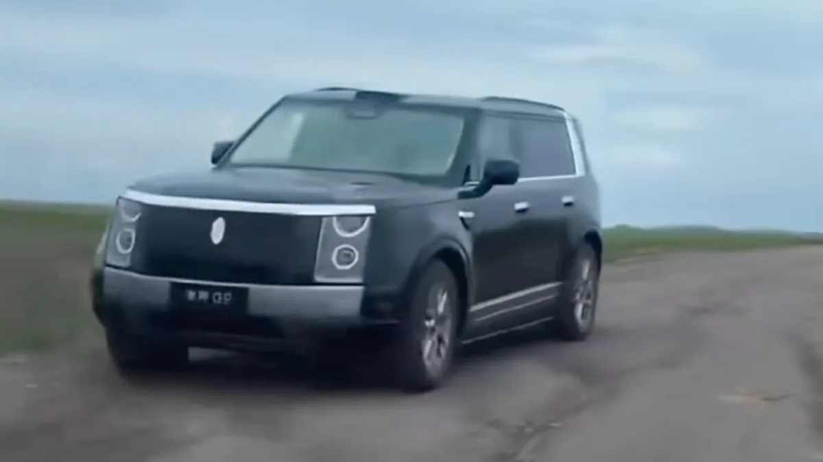 Enjoy G9 real car leak image showing large boxy SUV with range extended and electric versions