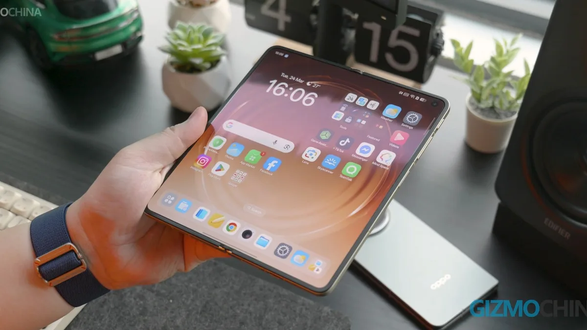 Oppo foldable phone design concept with a wide inner display