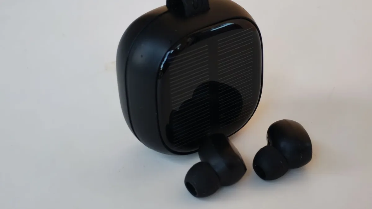 Solix SL-510 wireless earbuds with solar charging case