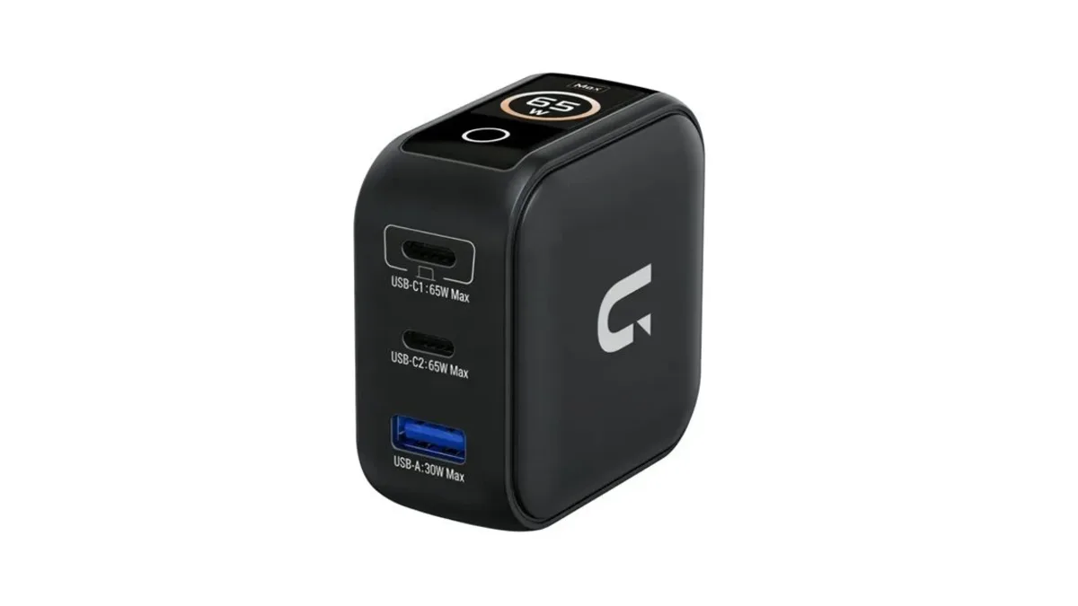 Ukko touch screen PD fast charger with display controls