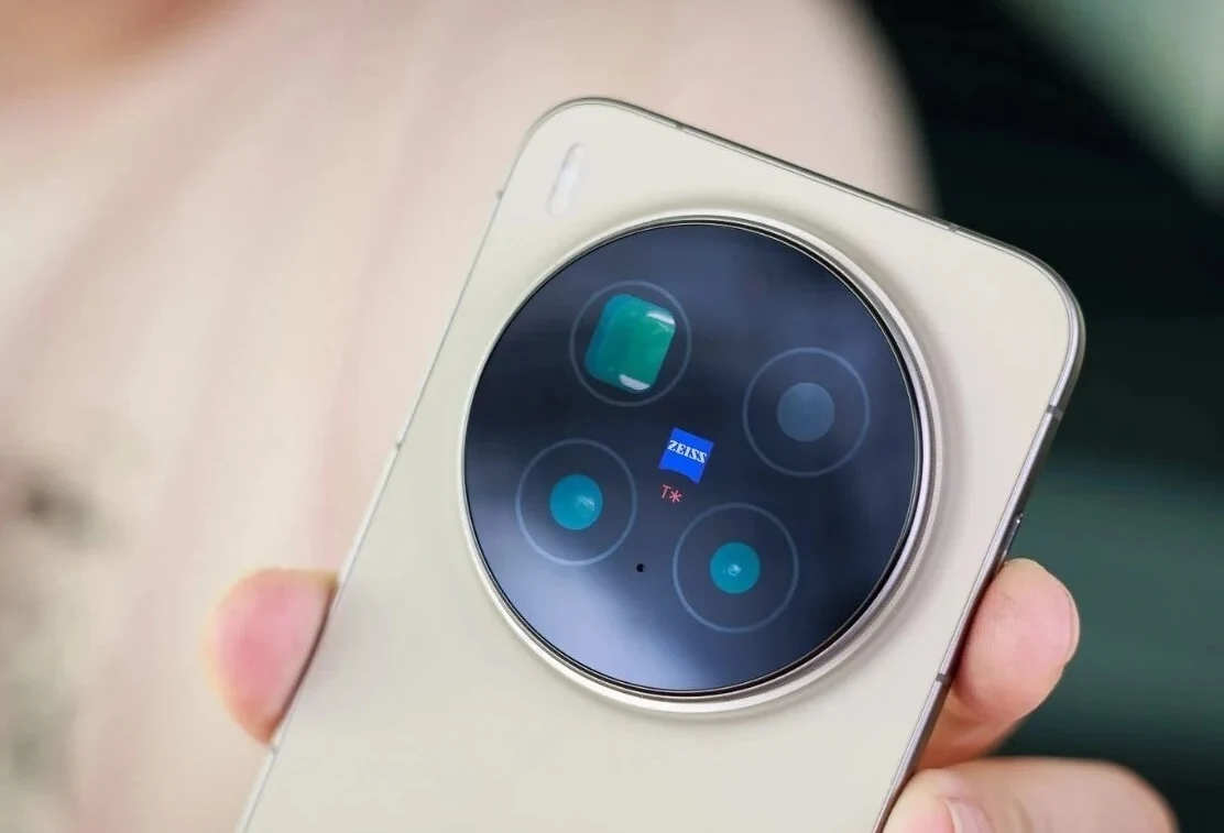 vivo X500e Specs Leak Makes The Smaller Flagship Look Battery First