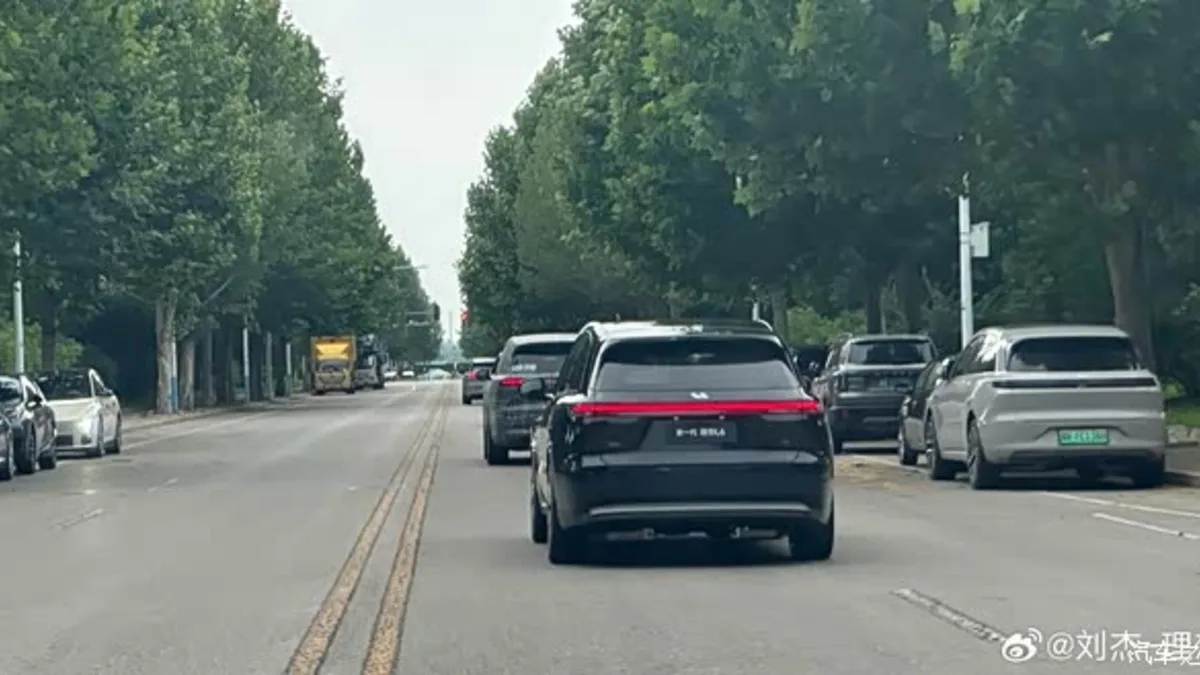 Li Auto L6 refresh spy shot with roof sensor hardware