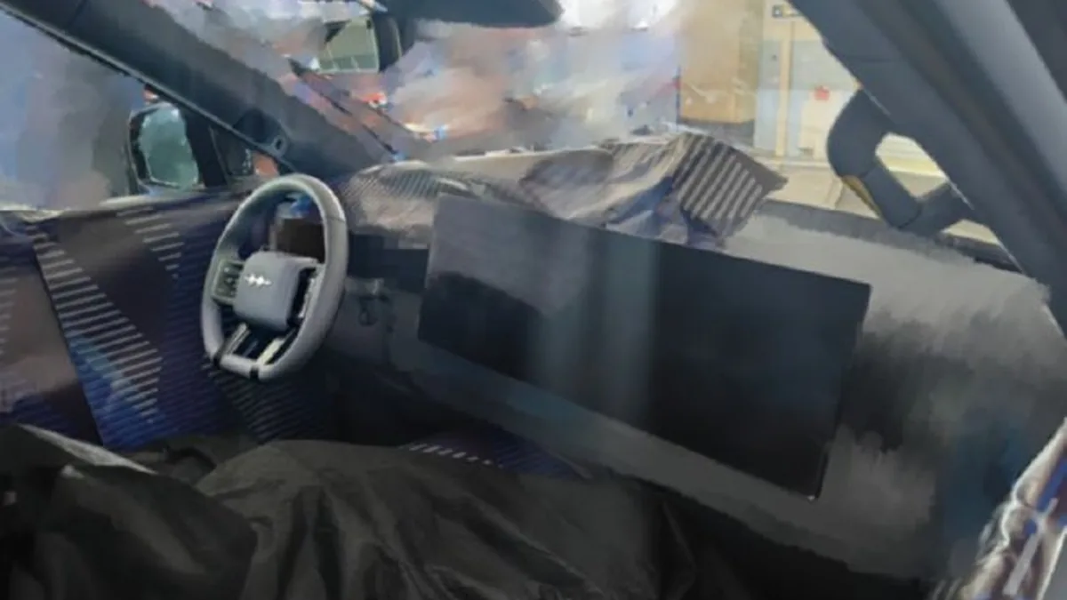 BYD Fangchengbao Ti9 cabin leak with wide screen interior