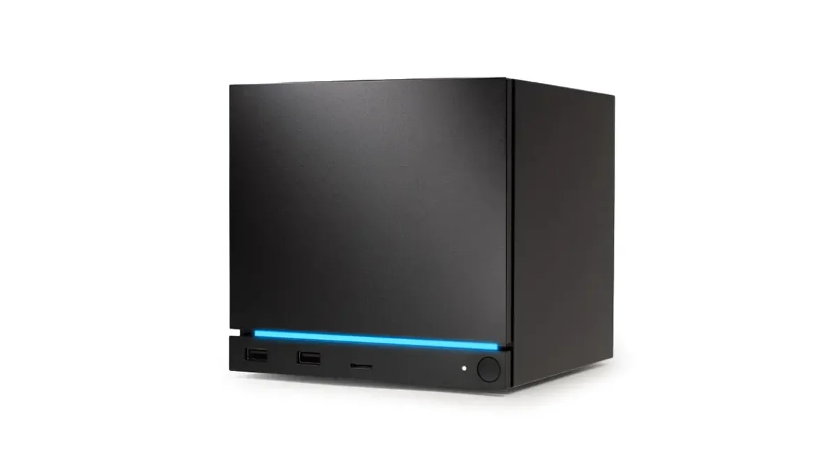 Steam Machine gaming hardware with Windows 11 warning screen